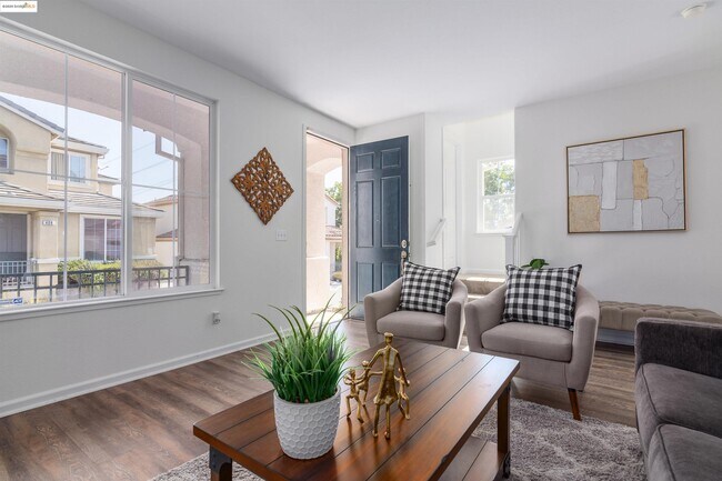 Building Photo - 411 Canyon Ct