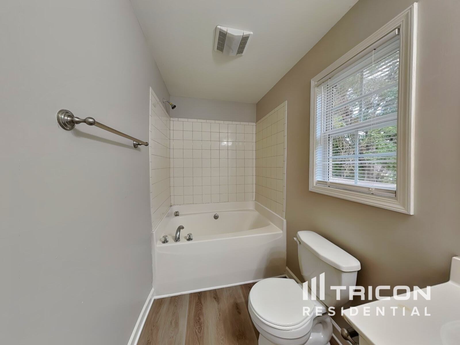 Building Photo - 639 Loch Lomond Cir