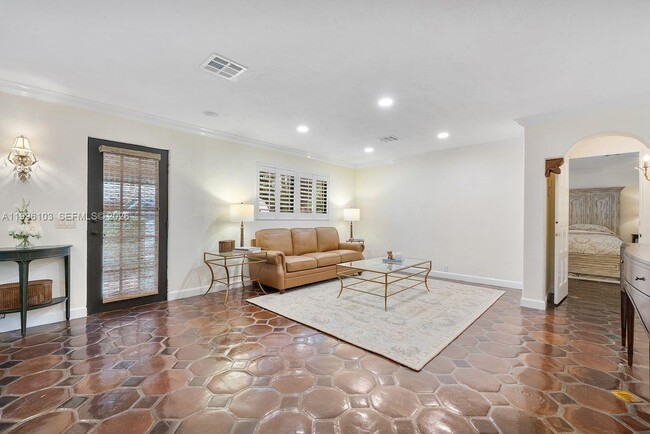 Building Photo - 226 Chilean Ave