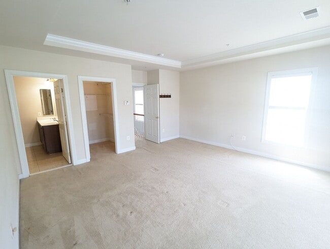 Building Photo - Two level condo in URBANA School District ...