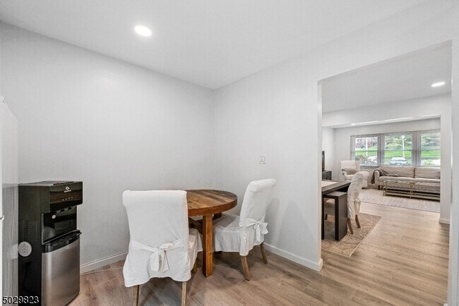 Building Photo - 122 Stedwick Dr