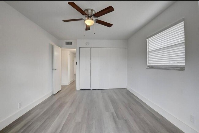 Building Photo - 125 Brittany Terrace