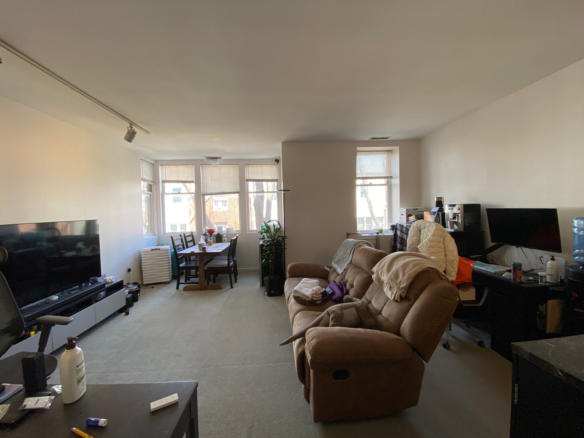 Building Photo - 218 Thorndike St