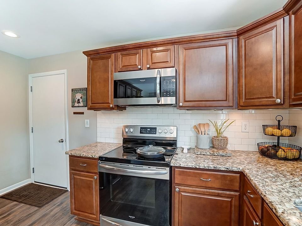 Building Photo - 1599 Yellowglen Dr