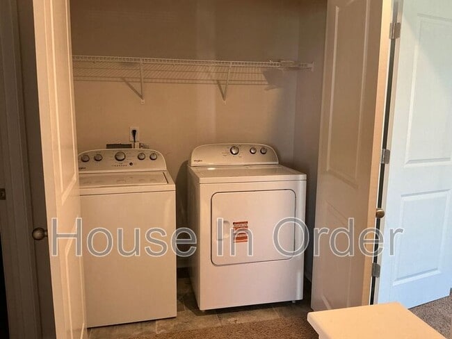 Building Photo - 341 Oak Br Rd