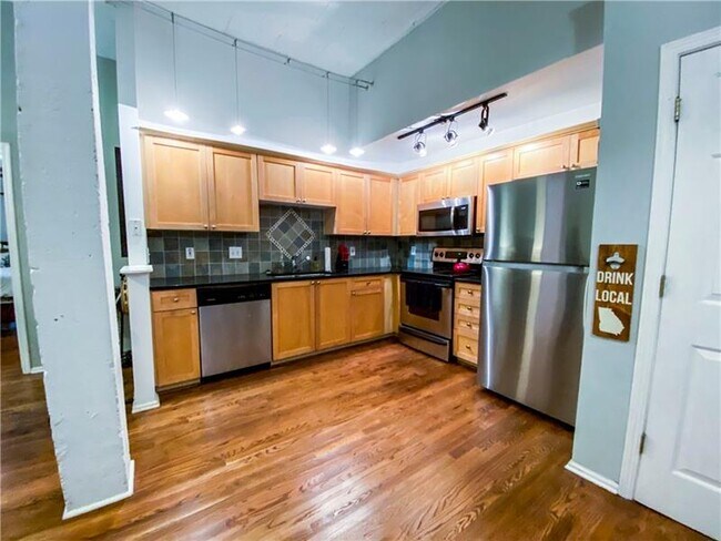 Building Photo - 1026 St Charles Ave NE