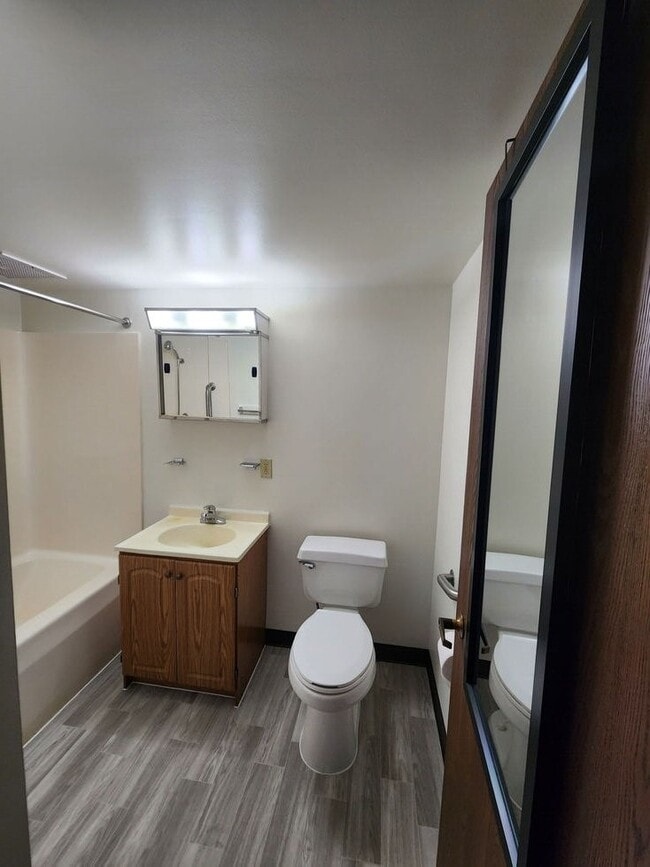 Building Photo - 410 Short St