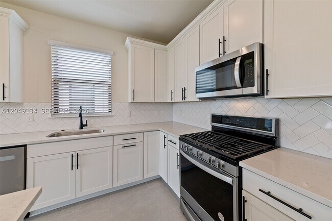 Building Photo - 4470 Waterside Dr