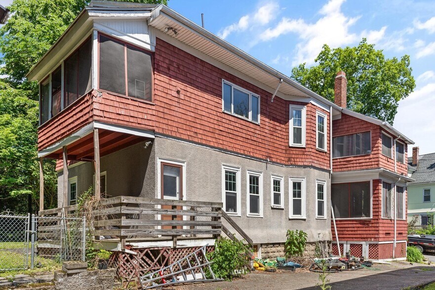 Building Photo - 212 Maplewood St
