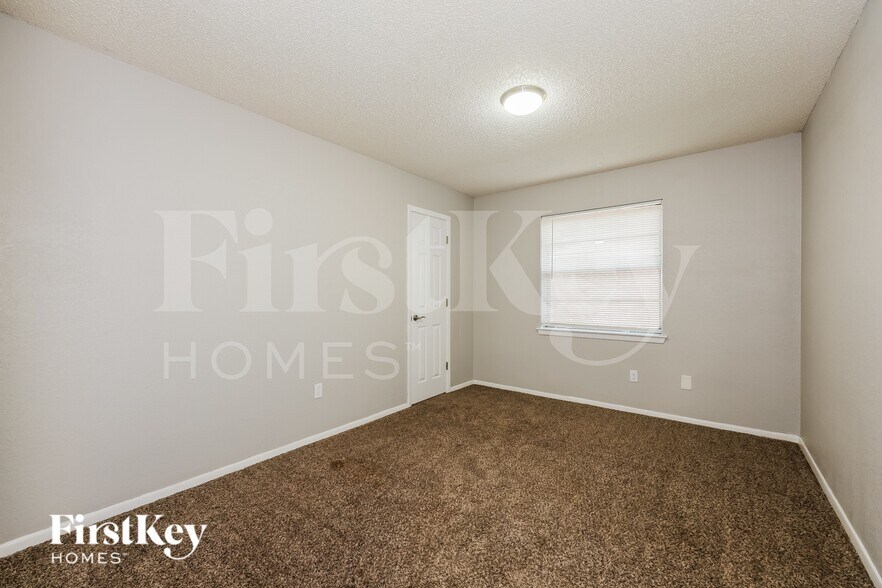 Building Photo - 813 Rose St