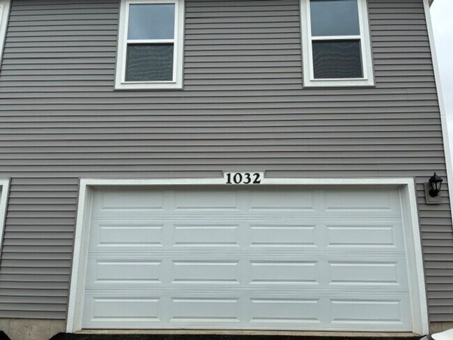 Building Photo - Brand New 3 Bedroom - 2.5 Bath Condo in Union Grove