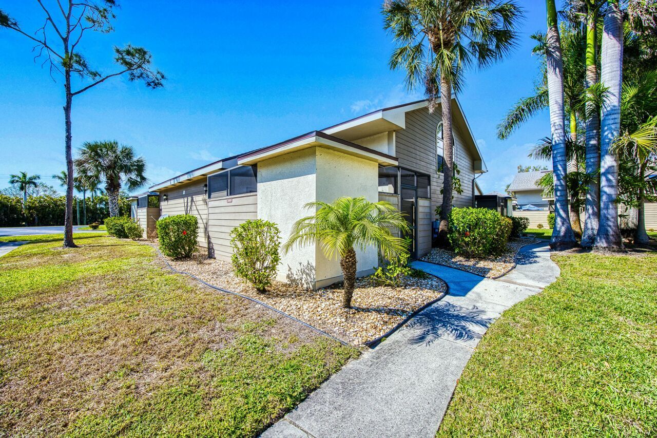 Outside Of Complex - 8385 S Haven Ln