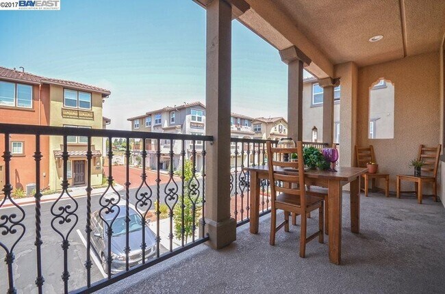 Building Photo - $4,390 / 4 BR STUNNING 2017 MODEL HOME FOR...