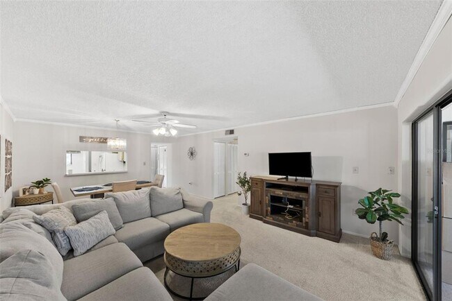 Building Photo - 2693 Sabal Springs Cir