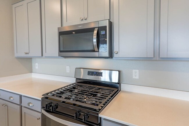 Building Photo - 5 Bedroom Home In Inspirada With Bed And F...