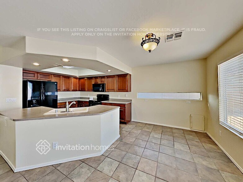 Building Photo - 9728 W Sunnyslope Ln