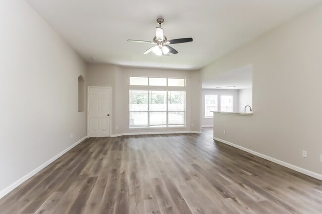 Building Photo - 910 Taylor Ridge Dr
