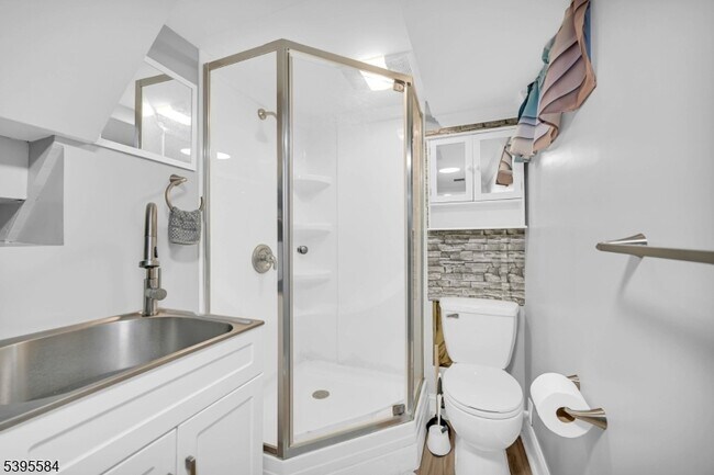 Building Photo - 15 Sweetwood Ct