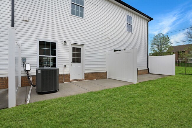 Building Photo - Excell Pointe 2 Bedroom Townhomes