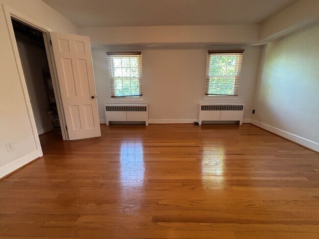 Building Photo - 3479 Overbrook Dr