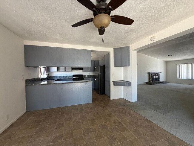 Building Photo - Beautiful 3 Bedroom House Located on Calico Lake