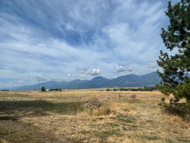 Building Photo - 3 Bed, 2 Bath Home on 5 Acres – Florence, ...