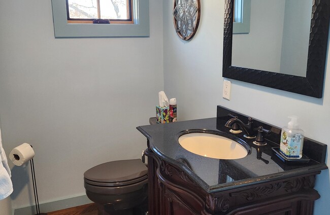 Building Photo - 44 W Shore Rd