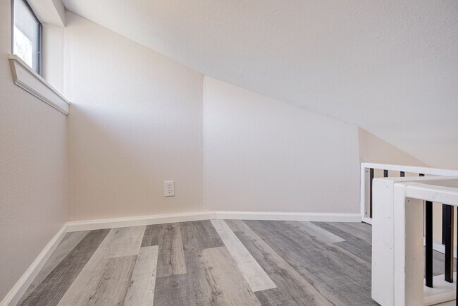 Building Photo - 608 E Eufaula St