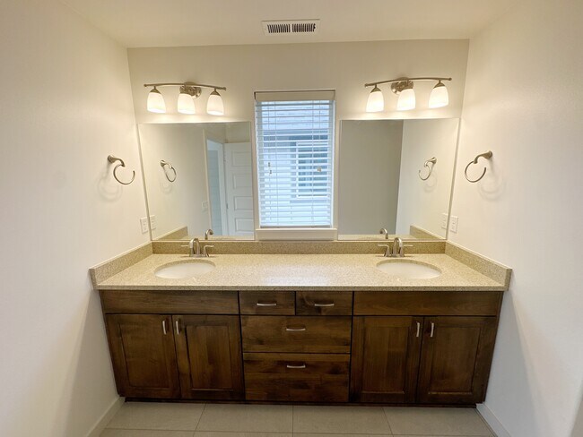 Building Photo - 20472 Del Coco Ct