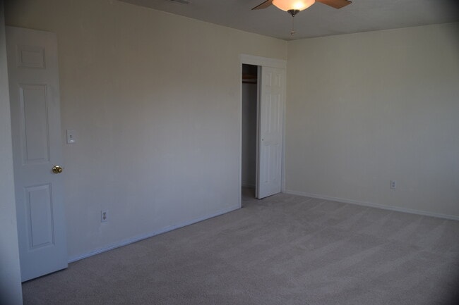 Building Photo - 6321 NE 59th Ct