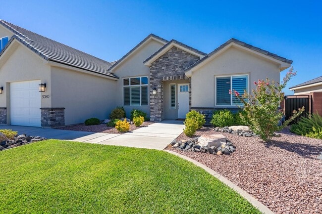 Building Photo - Stunning 5 Bed, 3 Bath Home with a 3 Car Garage