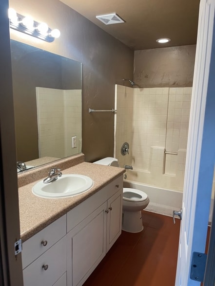 Building Photo - 1430 S New St