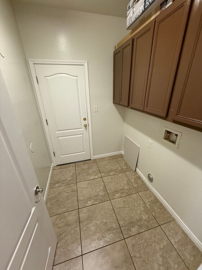 Building Photo - 2623 Bagwell Ct
