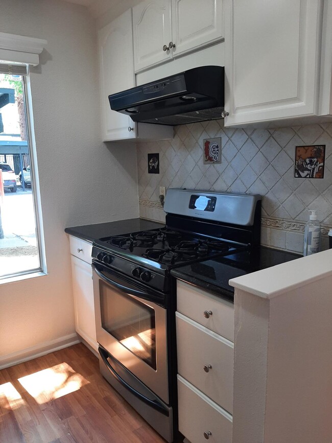 Building Photo - 1009 Murrieta Blvd