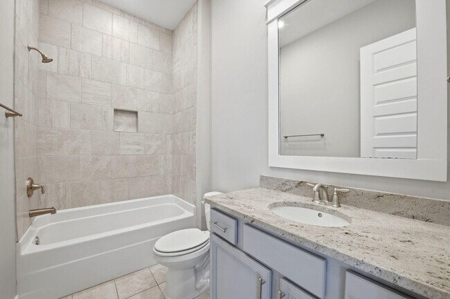 Building Photo - 26 E Pine Lands Lp