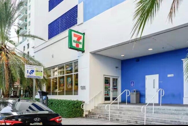 Building Photo - 1200 Brickell Bay Dr