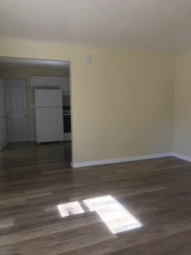 Building Photo - House for Rent - St Petersburg 3 Bedroom 1...