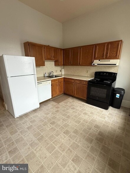 Building Photo - 216 Main St