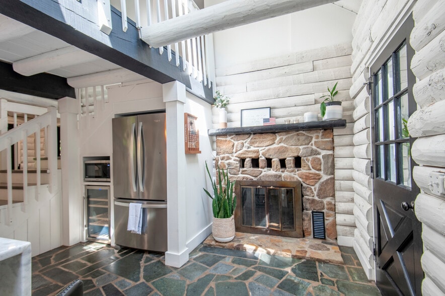 Building Photo - 1644 Dudley Mountain Rd