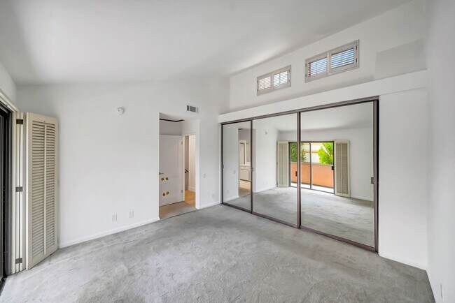 Building Photo - 4424 Coldwater Canyon Ave