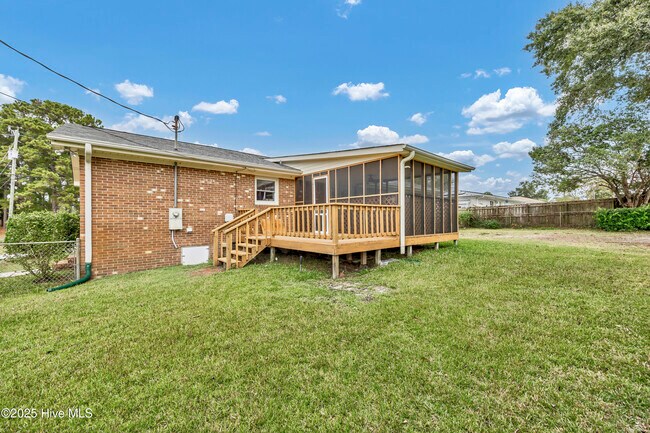 Building Photo - 313 Monterey Dr