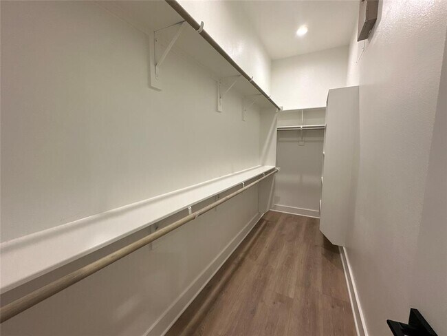 Building Photo - 2828 Versailles Oak Ln