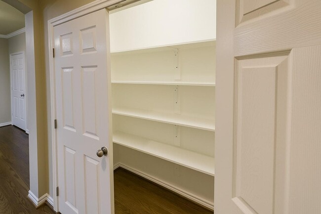 Building Photo - 809 S Wilson St