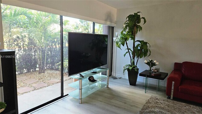 Building Photo - 16446 NE 27th Pl