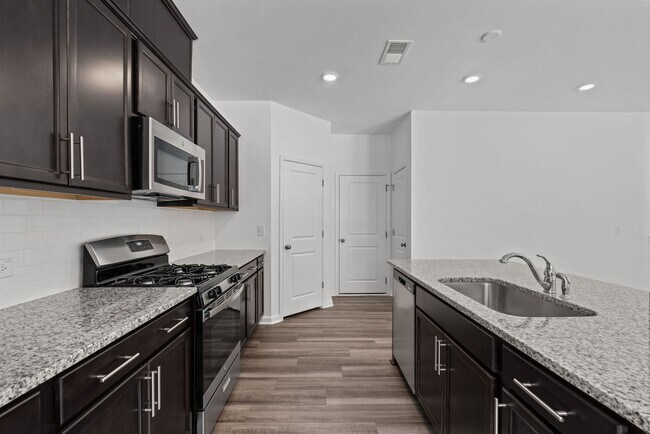 Building Photo - 4 Bedroom/3 Bath Sanford