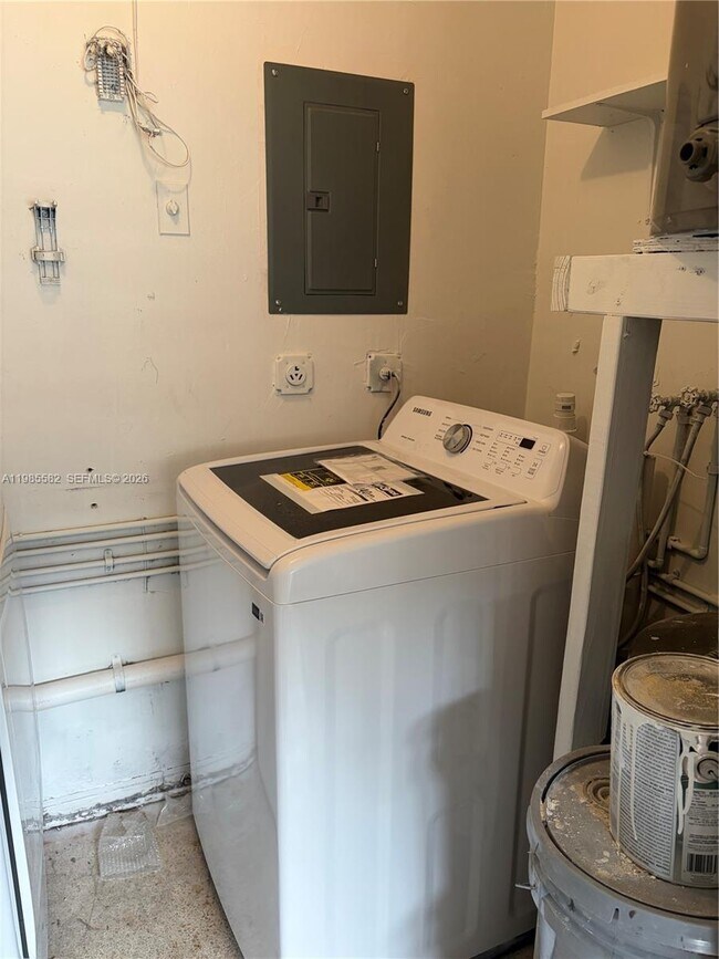 Building Photo - 6172 SW 44th St