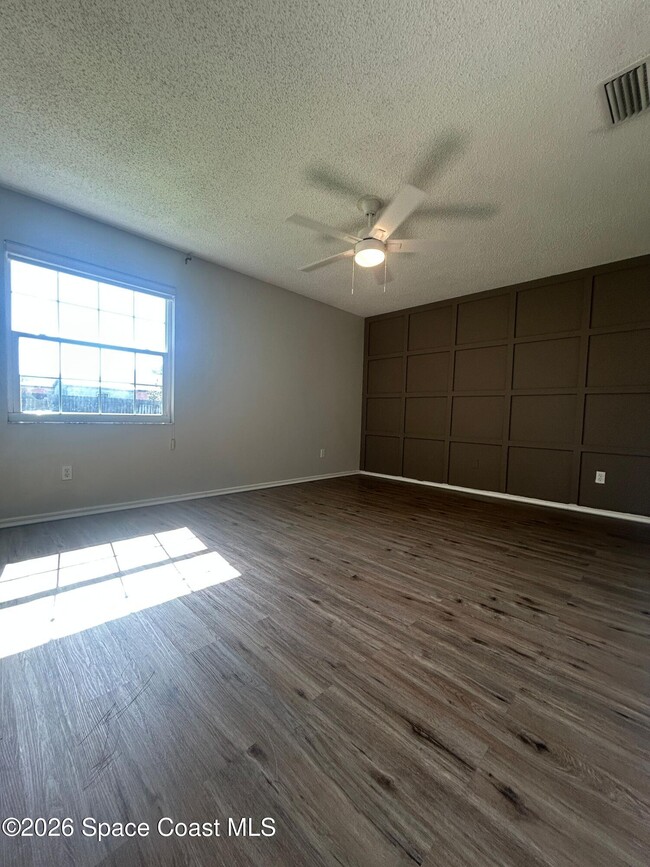 Building Photo - 615-617 7 Gables Cir SE
