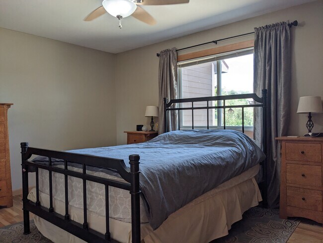 Building Photo - 6009 Blue Spruce Dr