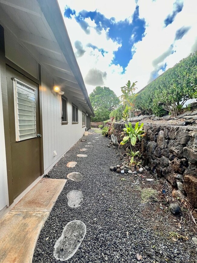 Building Photo - Spacious & Desirable 4/2/2 Single Family H...