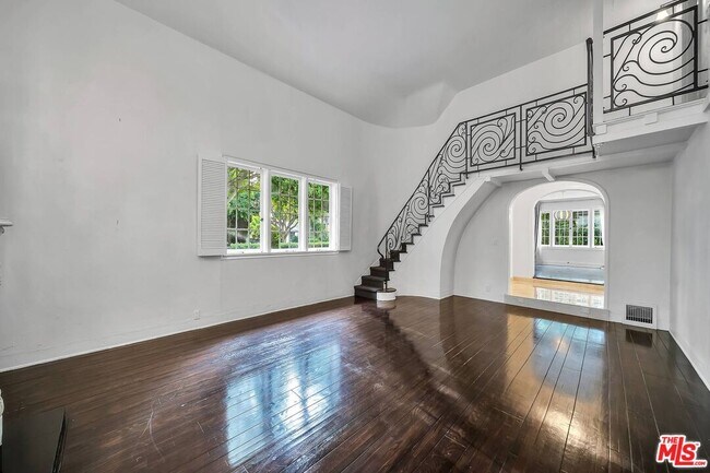 Building Photo - 618 N Rodeo Dr